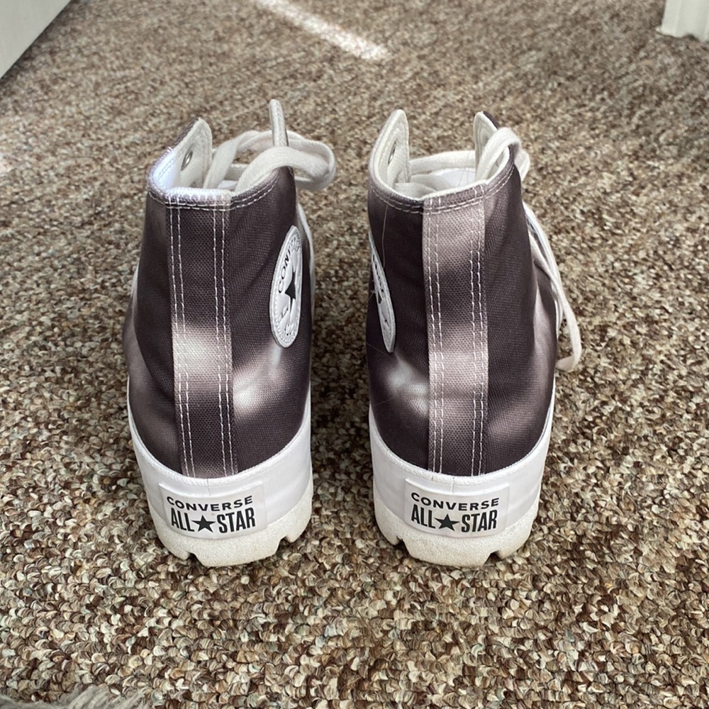 Converse - Picture 2 of 3